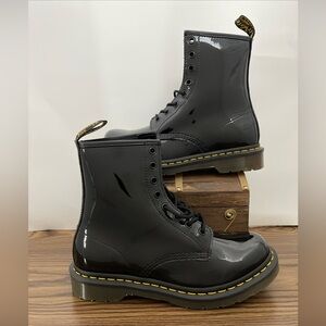 Dr. Martens Black Patent  Leather Lace Up Boots 11821 Women’s Size 8 Comfortable